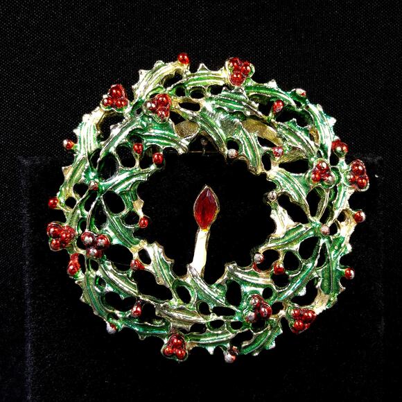 Vintage 1950s Christmas Wreath Enamel Brooch, Red Green Metallic Enamel - Picture 9 of 10